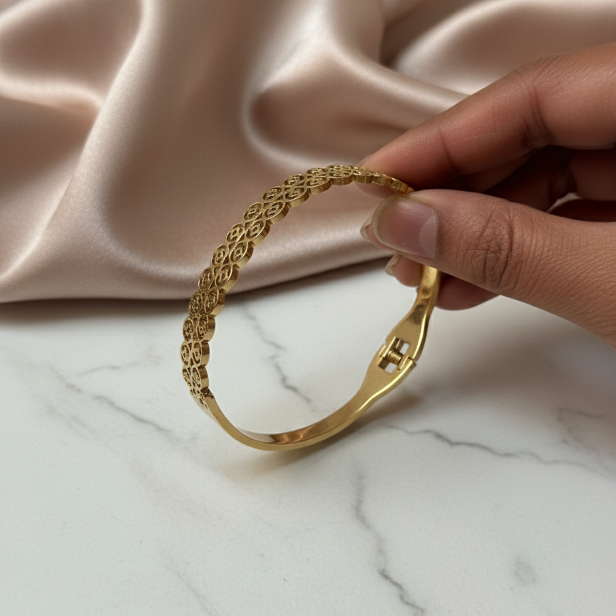 antitarnish golden bracelet