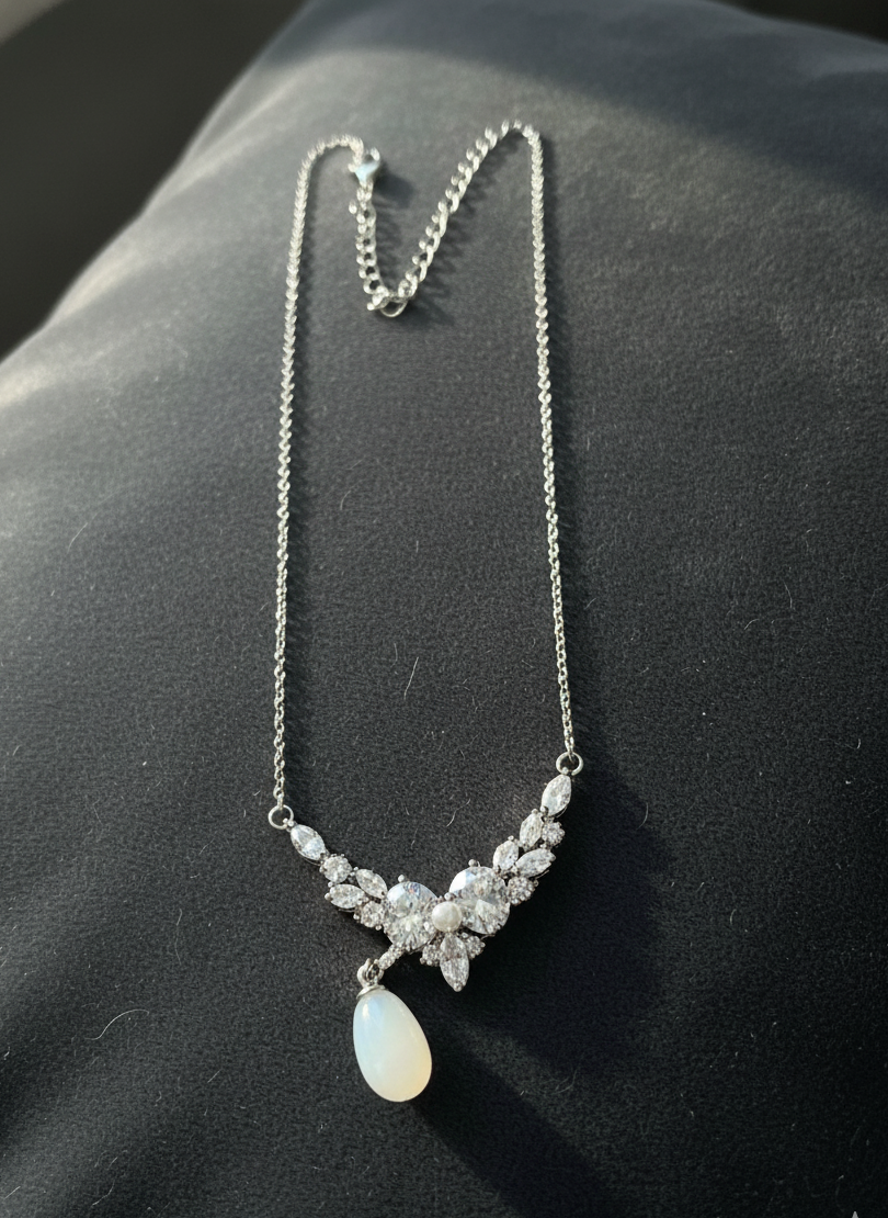 stone base anti tarnish pendant